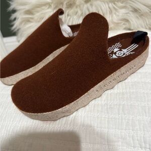 Asportuguesas Bailey Mule - Brown/Red